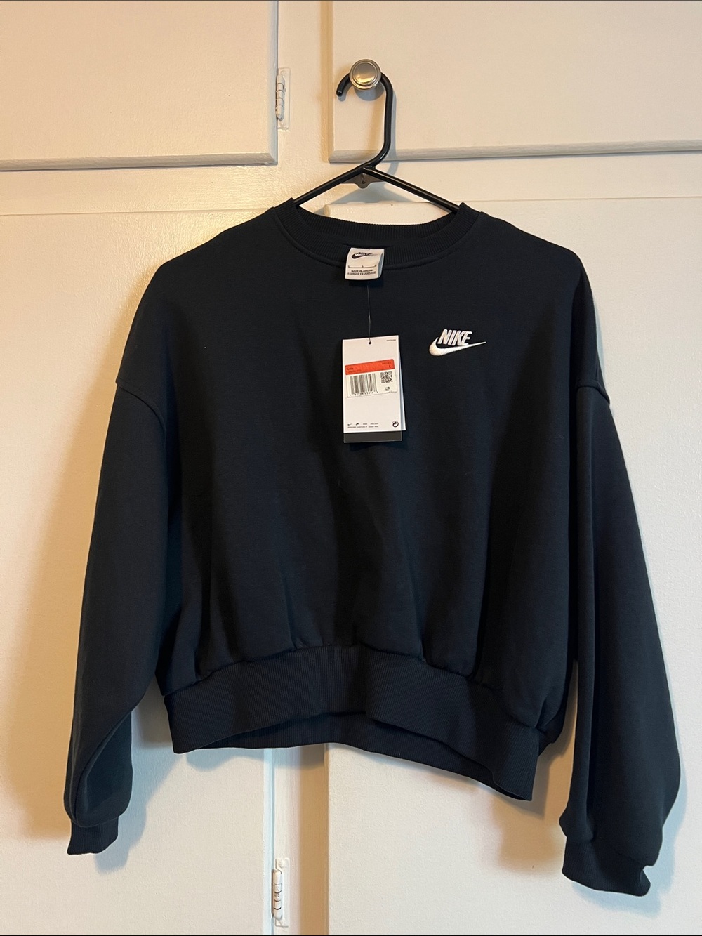 Nike Kid’s Black Cropped Crew Sweatshirt with White Swoosh. NEW!